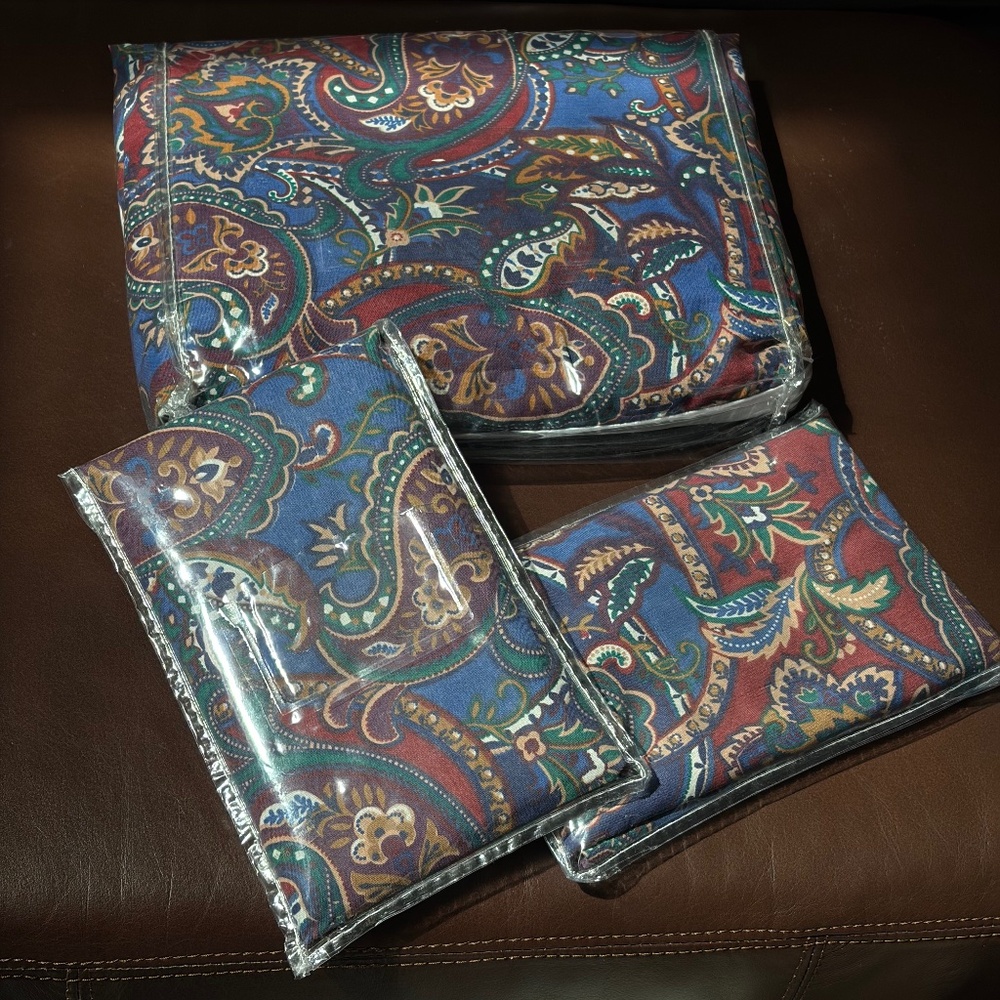 new JCPenny Navy Blue, Burgandy, Tan Paisley Queen Bedskirt + 2 Std Pillow shams